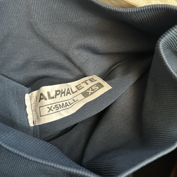 Alphalete Amplify Short 4.5" - XS and S Women’s Scrunch - Picture 10 of 11